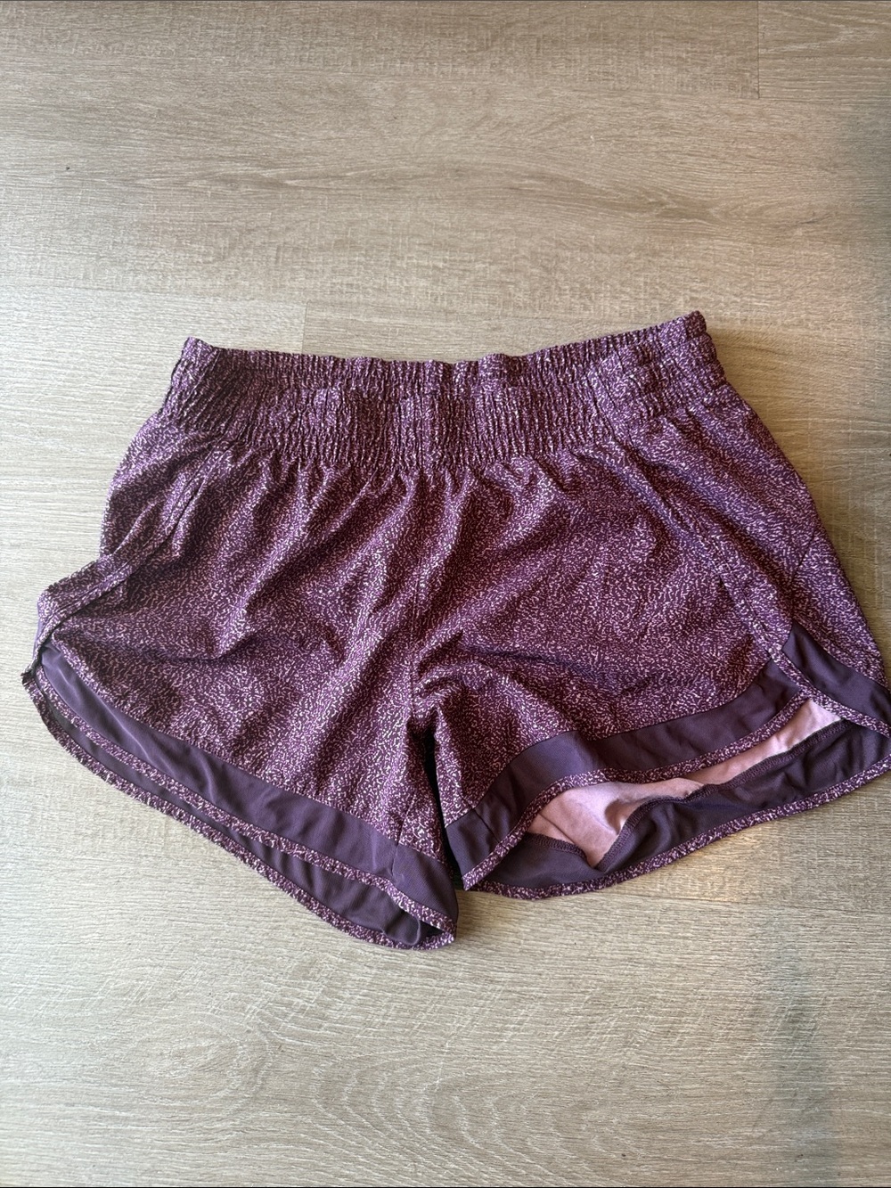 Athleta Printed Mesh Racer Run Shorts 4" Plum Purple Patterned Sz Small